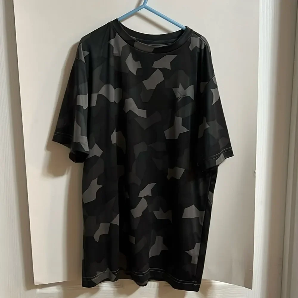 Old Navy youth boys camouflage shirt size 10/12.